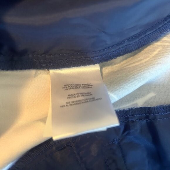 Isaac Mizrahi Navy Blue/Peach Floral scallop hem shorts, size 16 - Picture 4 of 5